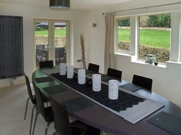 Вилла Clouds Hill Almondbury